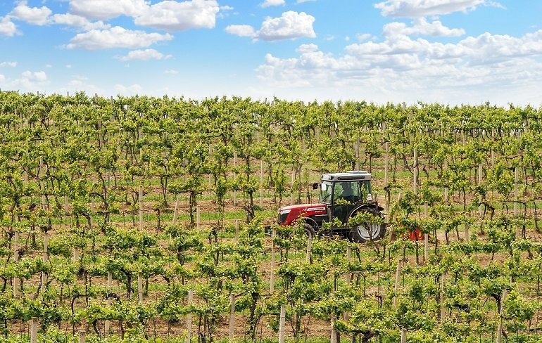 How do farmers select the right tractor size for their farm?
